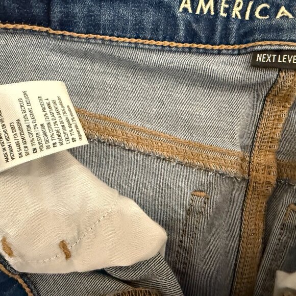 American Eagle Women’s Jeans Size 2 | Classic Denim - Picture 2 of 3